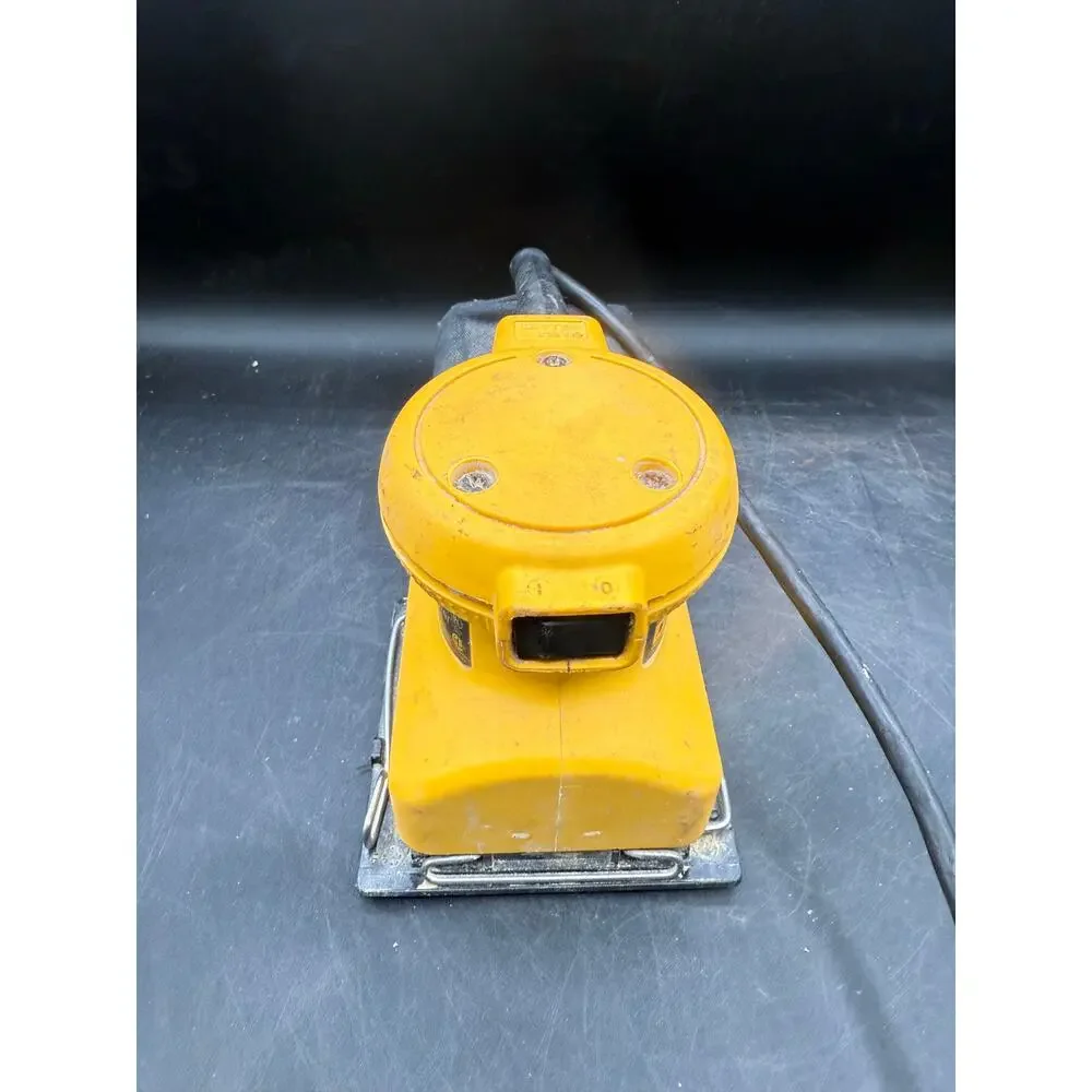 DeWalt DW411 1/4 Sheet Palm Grip Sander - tested and works